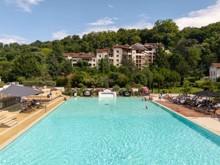 Piscine Hôtel Lyon Métropole by Arteloge · Hôtel 4 étoiles à Lyon